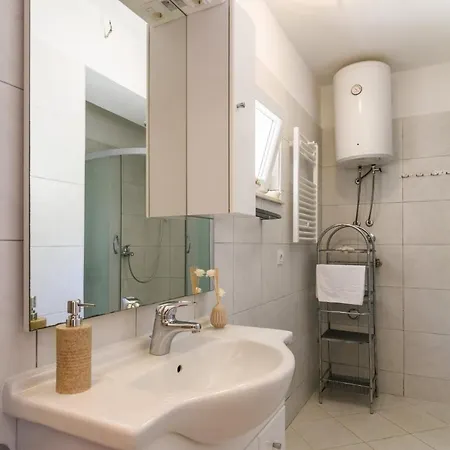 La Bodega * טרוגיר